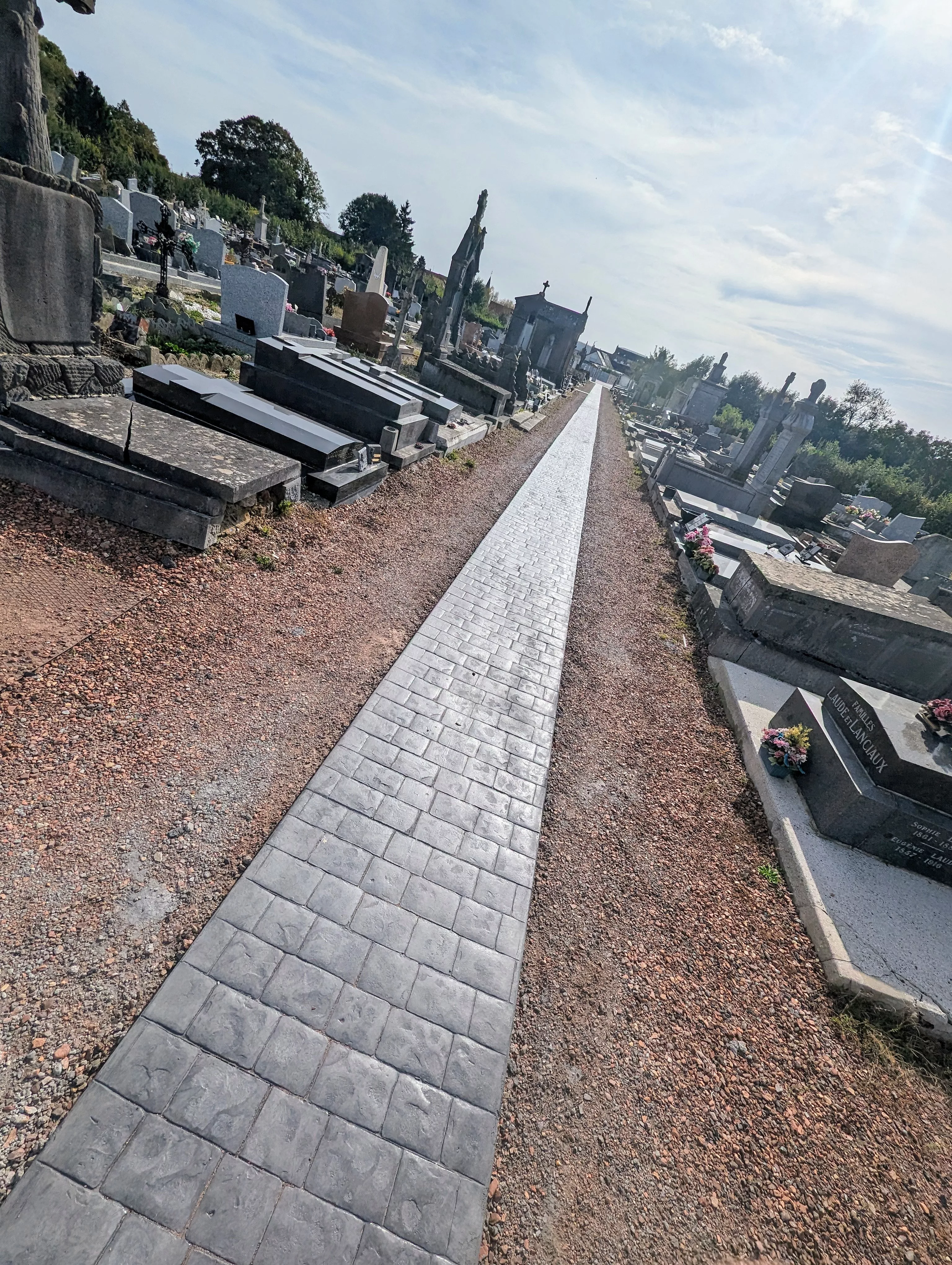 Allées de cimetière